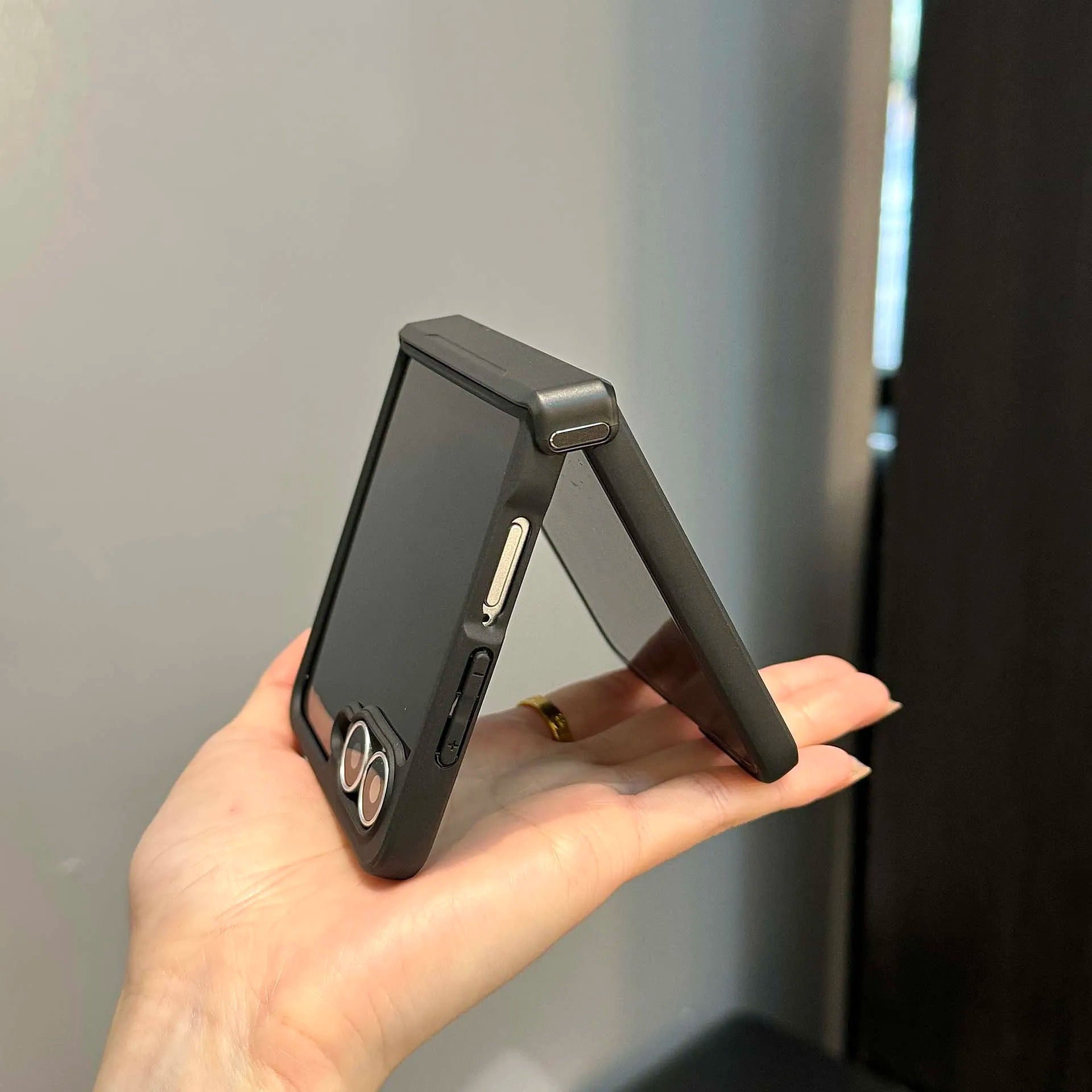 ClearMag Flip 7, 6 – Transparent MagSafe Case